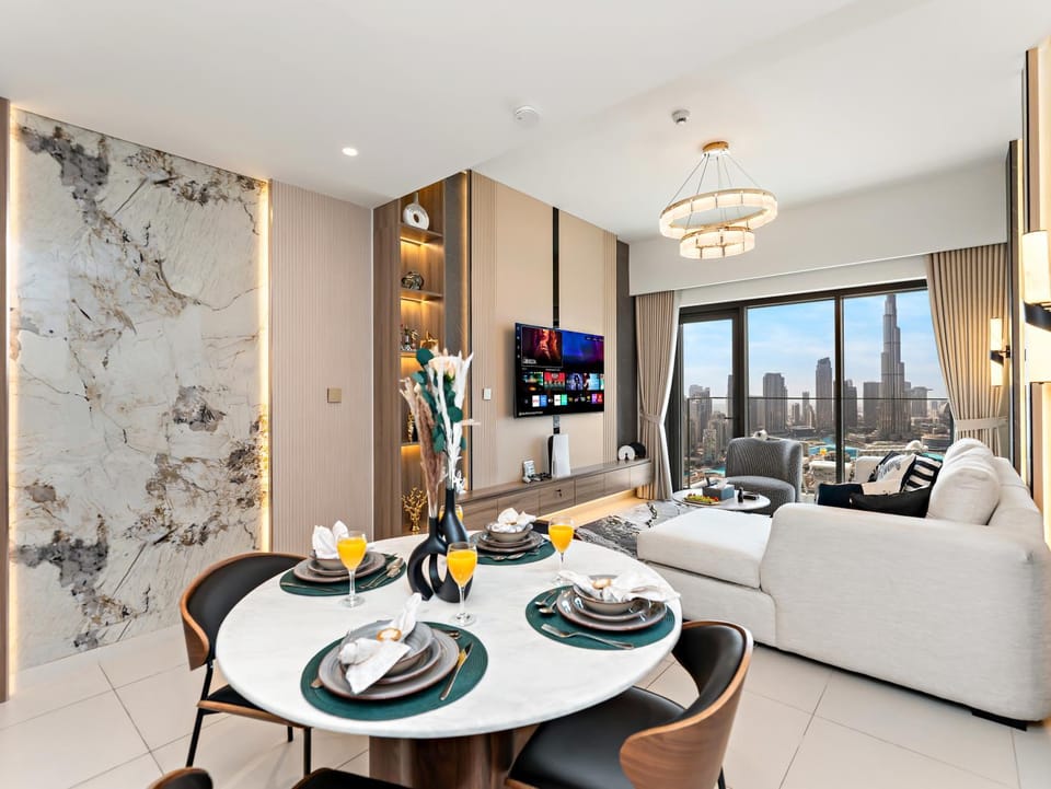TV and multimedia, Living room, Seating area, Dining area, Evening entertainment