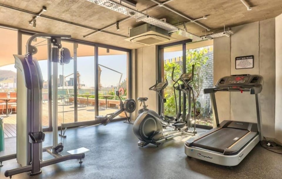 Private En-Suite Room, Pool, Gym & Mountain View Vacation rental in Cape Town