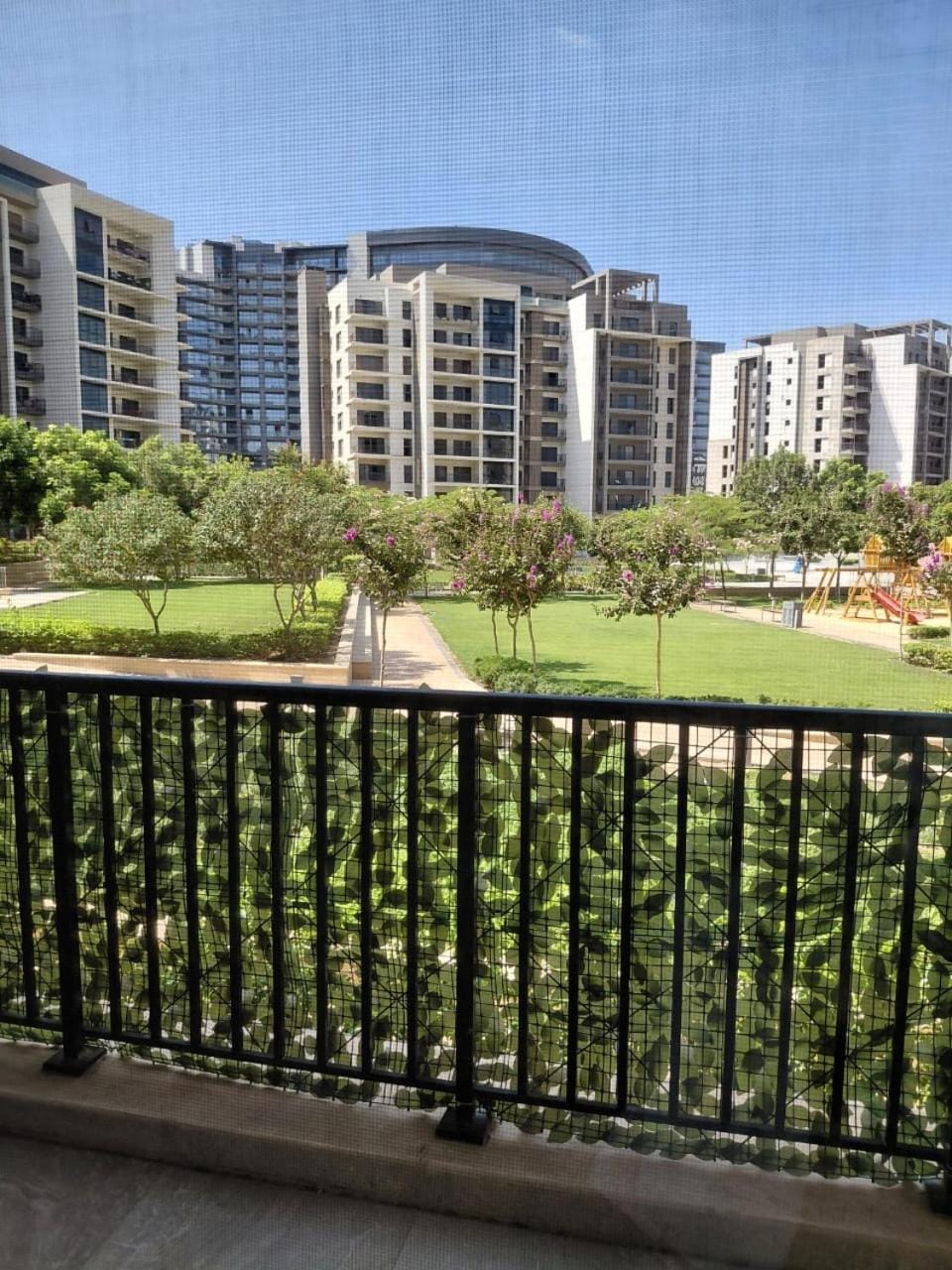 Property building, Day, Natural landscape, Garden, View (from property/room), Balcony/Terrace, City view, Garden view