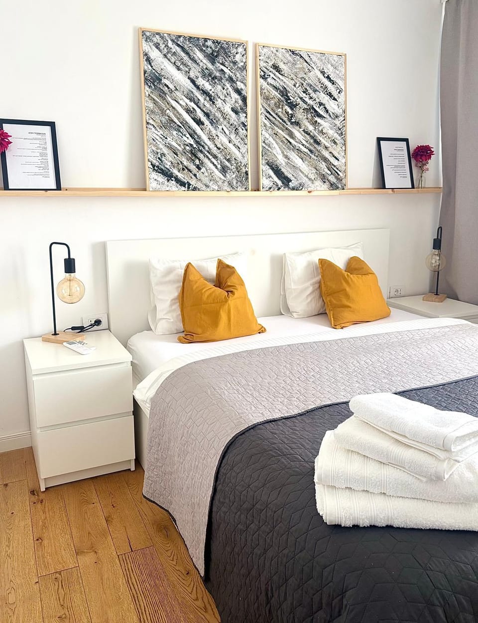 Bed, Bird's eye view, Coffee/tea facilities, View (from property/room), Photo of the whole room, Business facilities, Bedroom, Parking, internet, pet friendly, towels, wardrobe