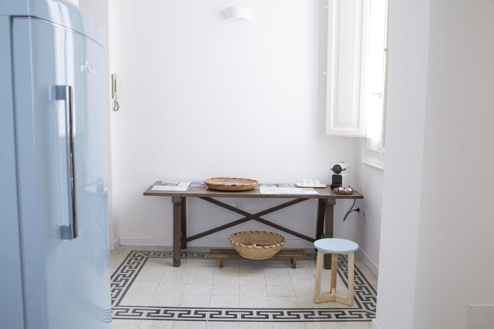 Spring, Day, Coffee/tea facilities, Living room, Other, Photo of the whole room, Decorative detail, Seating area, On site, Drinks, Non alcoholic drinks