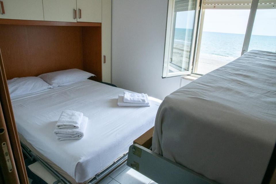 Natural landscape, Sea view, towels