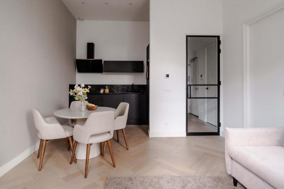 Luxury steps away from Central Station Apartment in Rotterdam
