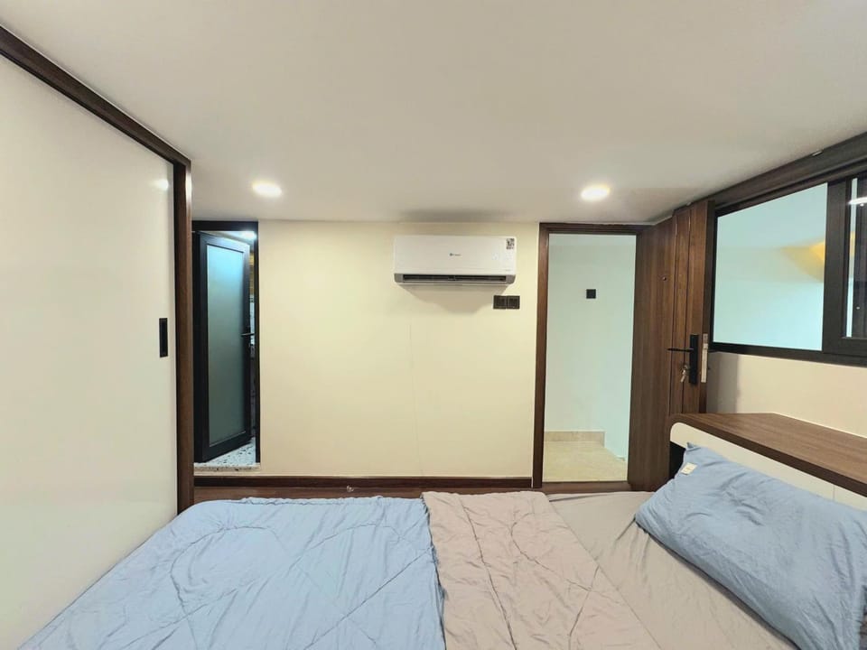 Bed, Bedroom, air conditioner