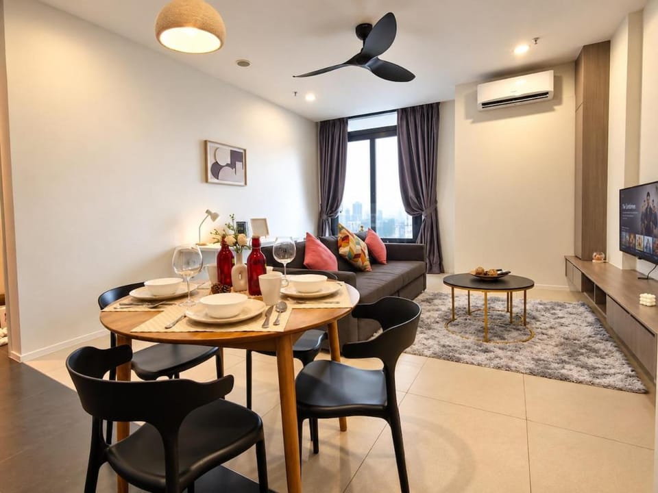 Work, Stay & Relax Mont Kiara Arcoris 163 Apartment in Petaling Jaya