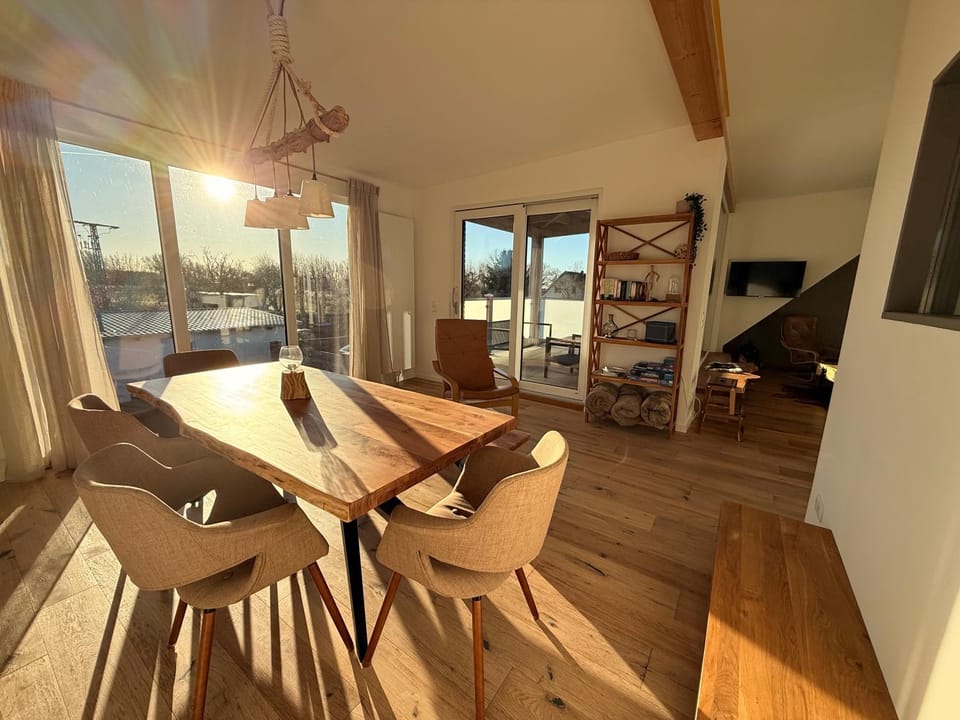 Living room, Dining area