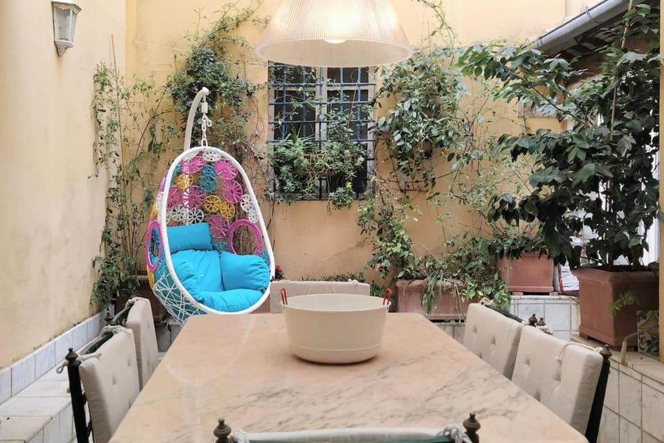Patio, Dining area