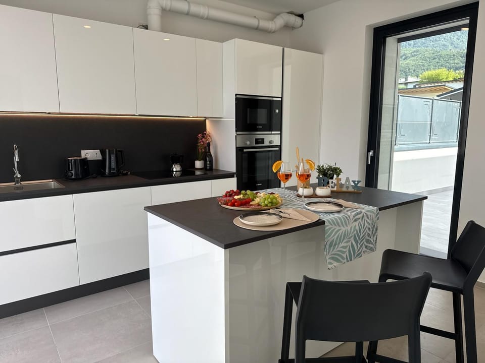 Kitchen or kitchenette, Dining area, stove