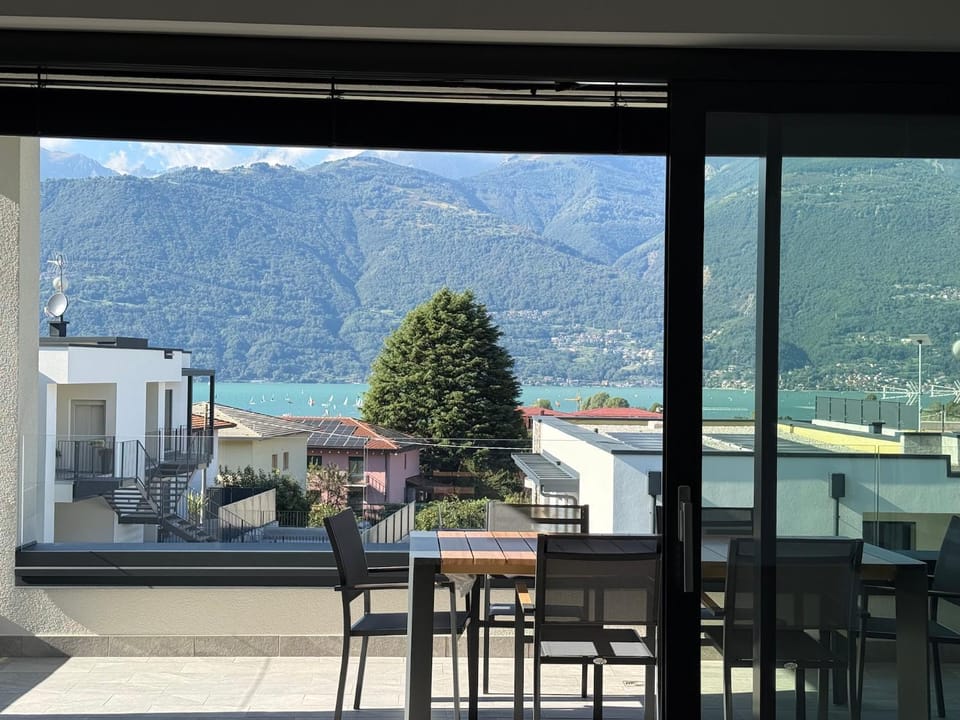View (from property/room), Balcony/Terrace, Lake view