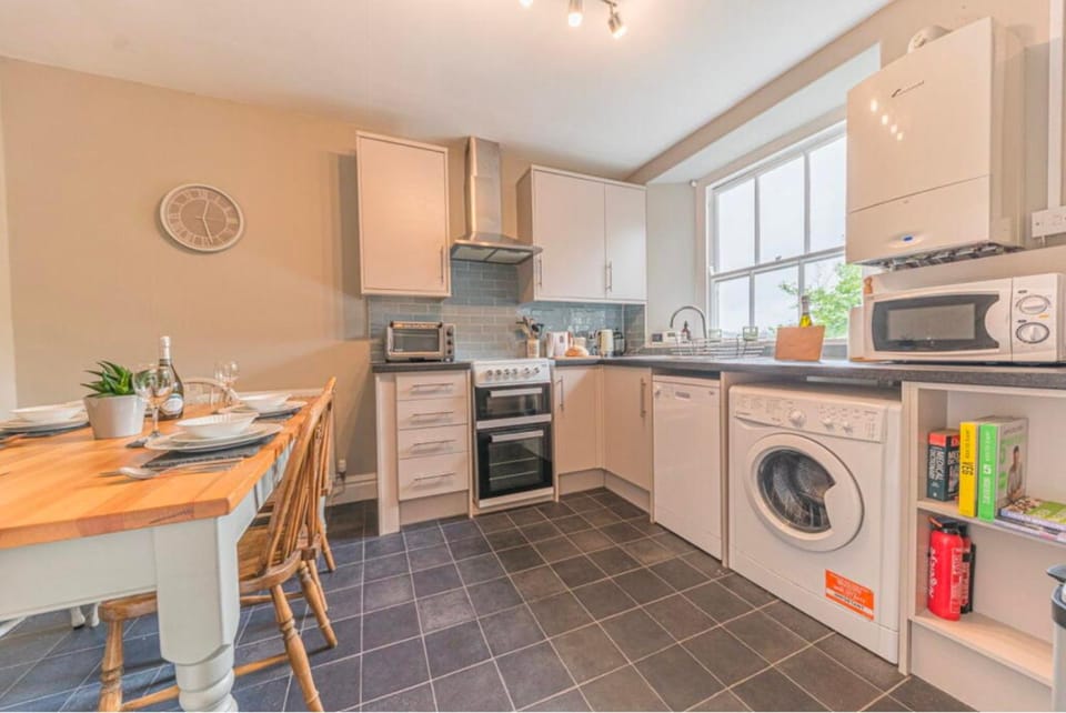 Cosy Windermere Escape with Village Location Apartment in Bowness-on-Windermere