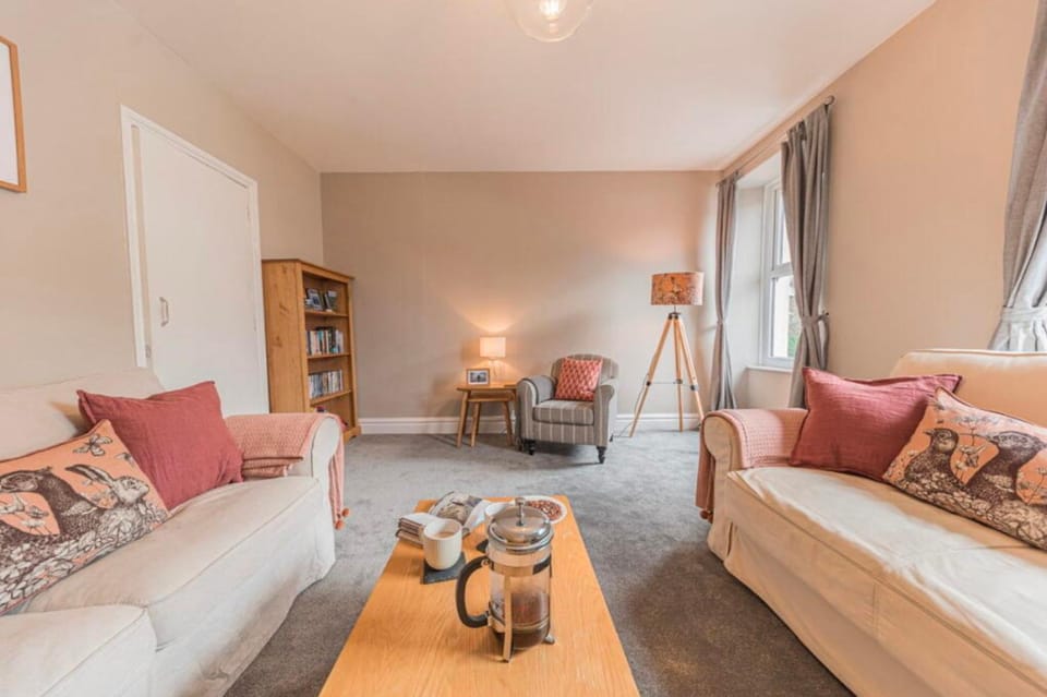 Cosy Windermere Escape with Village Location Apartment in Bowness-on-Windermere