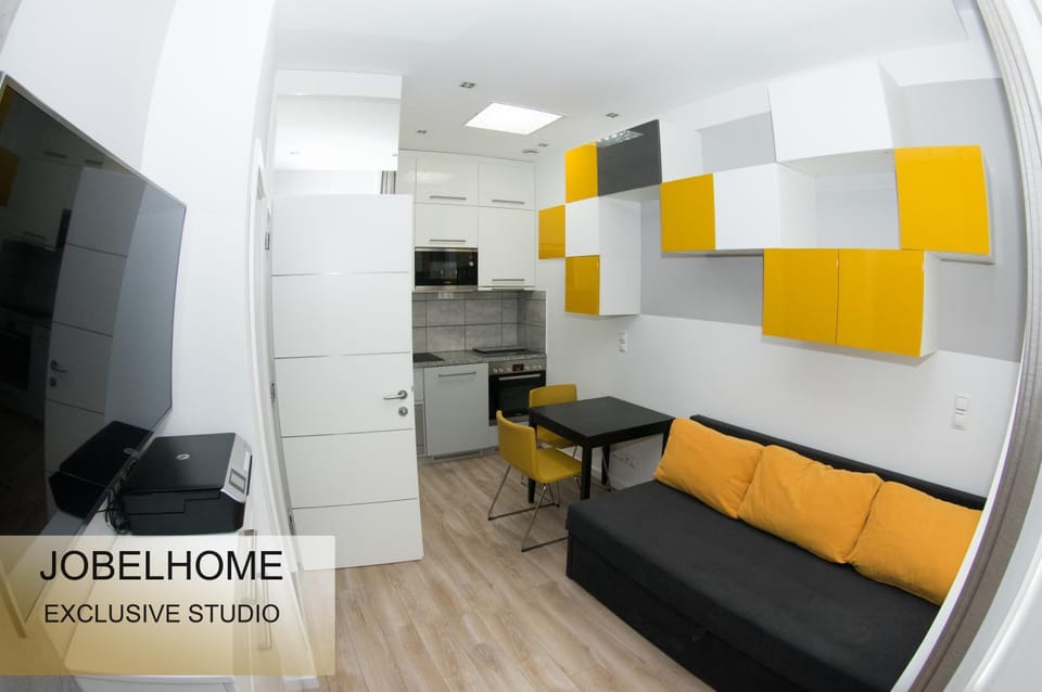TV and multimedia, Kitchen or kitchenette, Living room, Dining area, Bedroom