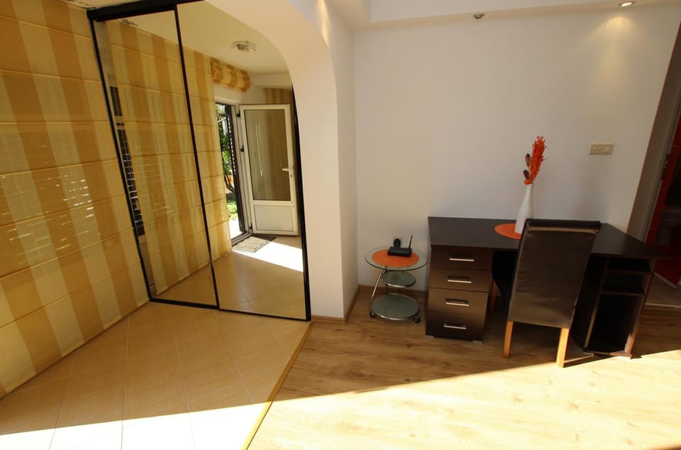 Living room, Other, Photo of the whole room, Decorative detail, Seating area