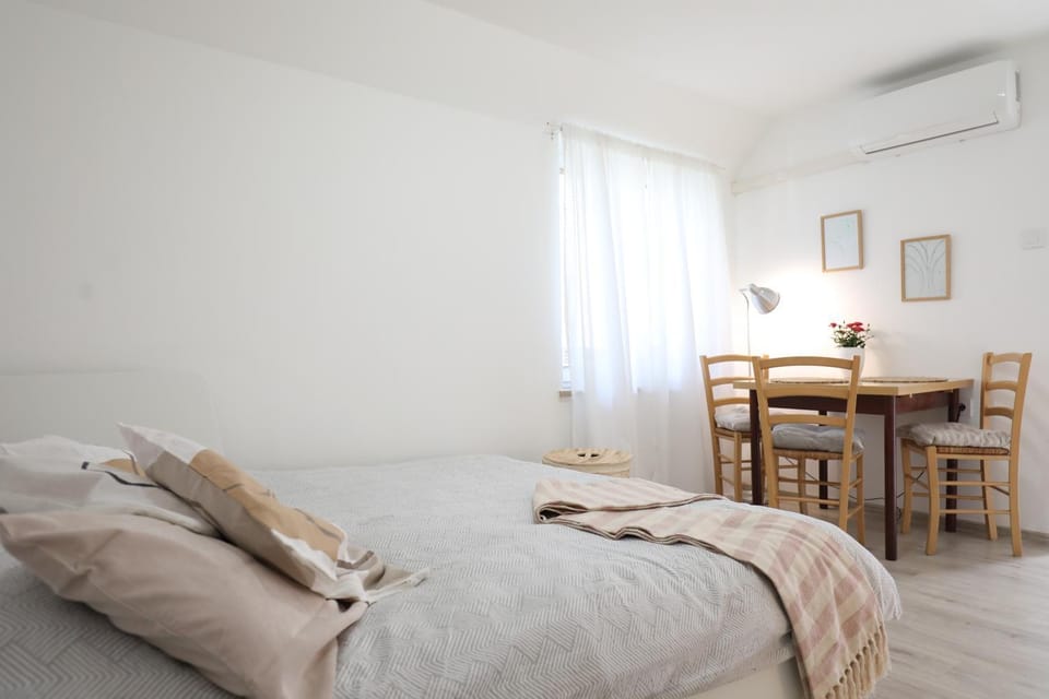 Living room, Dining area, Bedroom