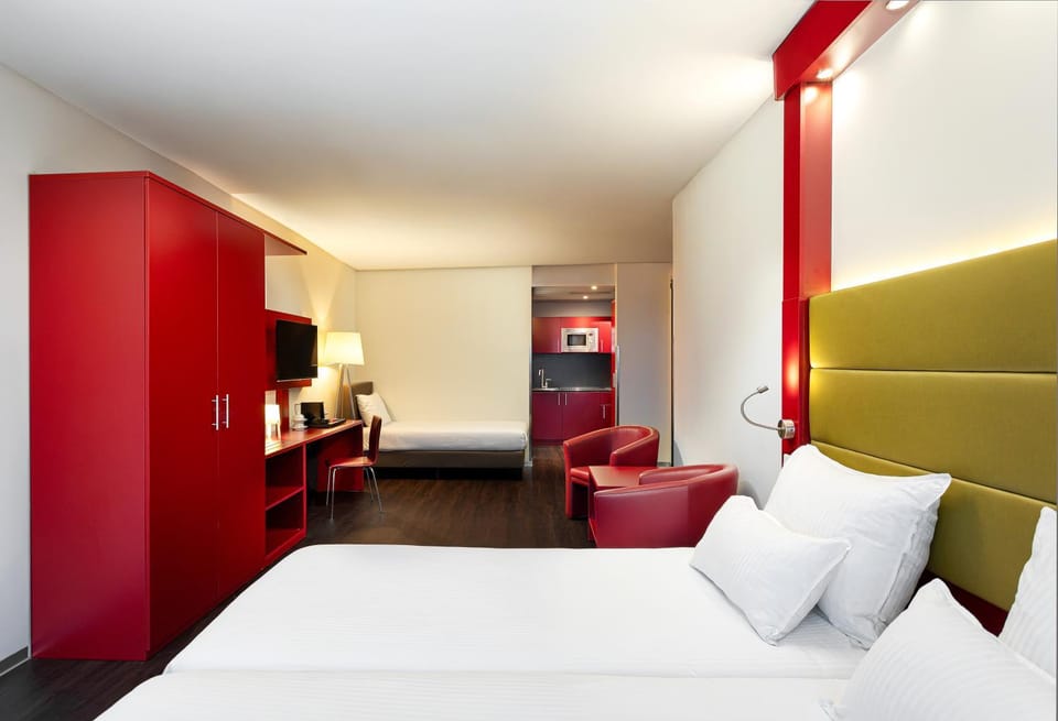 Bedroom, kitchen