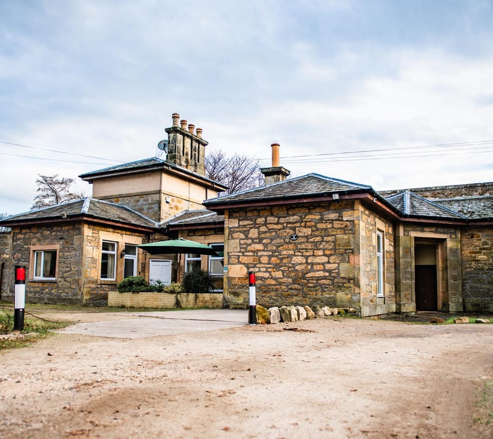 Property building, Facade/entrance, Parking