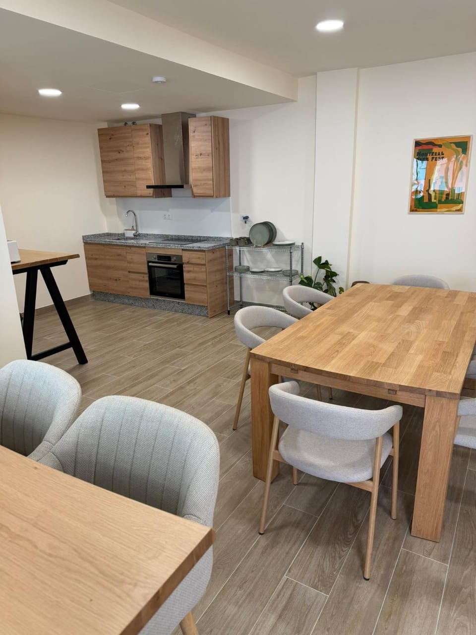 Kitchen or kitchenette, Living room, Seating area, Dining area