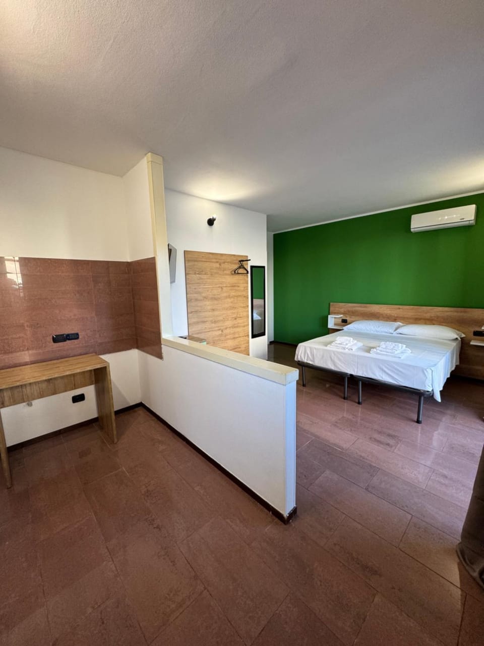Homely - Malpensa & Fiere Milano - camera 101 Bed and Breakfast in Lombardy