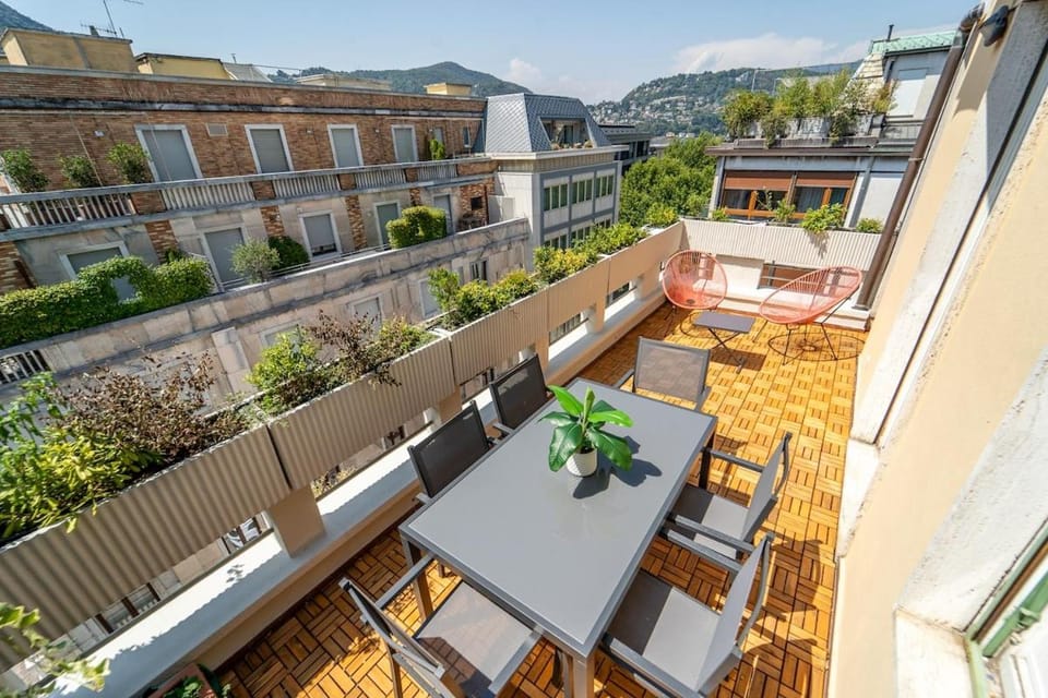 Spacious penthouse with terrace in the heart of Como Apartment in Como