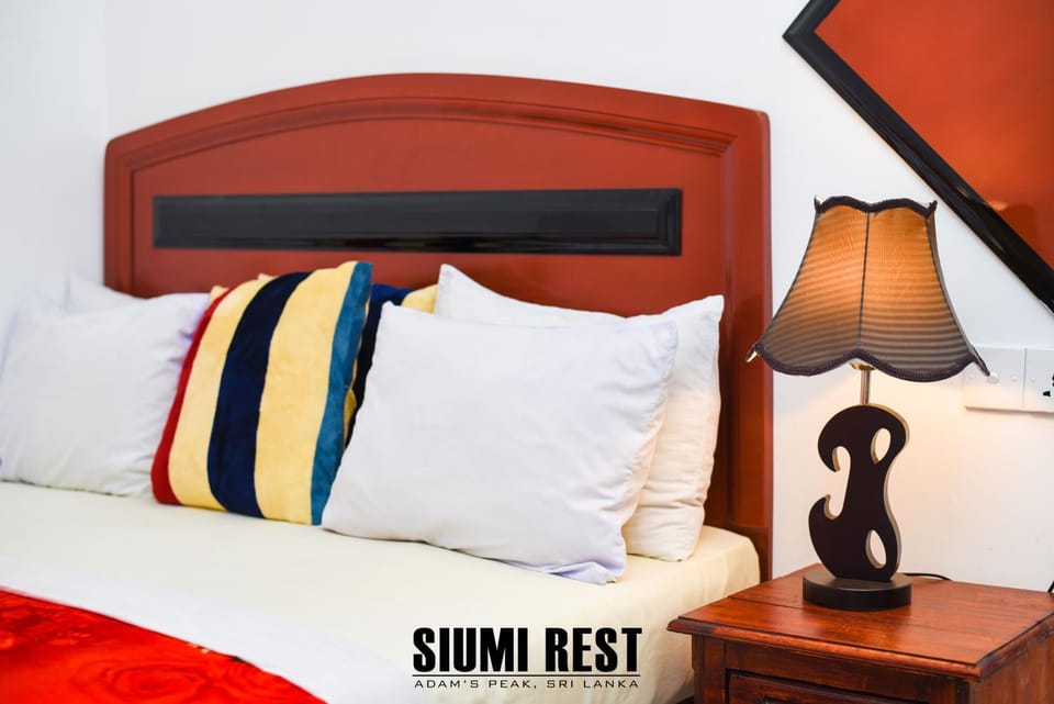 Seating area, Bedroom, City view, Mountain view, Street view