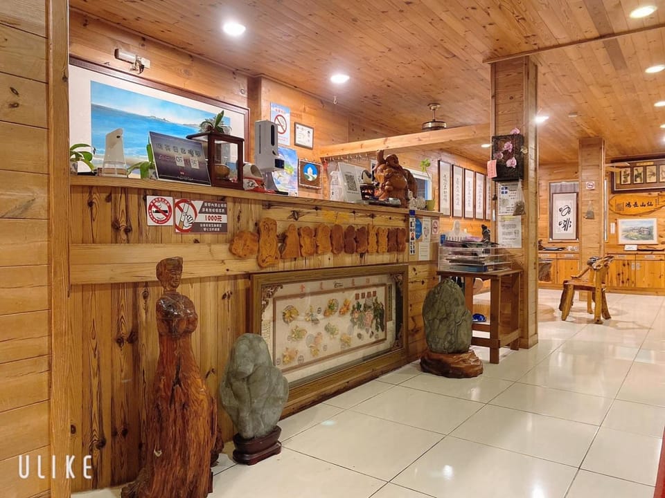 Restaurant/places to eat, Living room, Lounge or bar