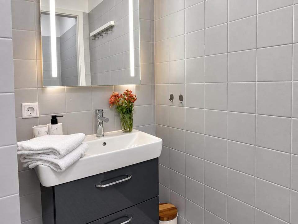 Bathroom, towels