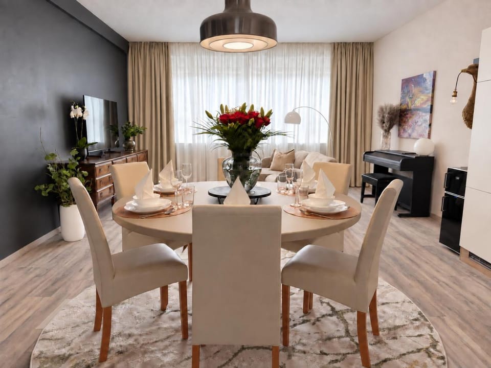 MAIER Suite Nürnberg-Stein - A01 - 142 qm - Terrasse - Gasgrill - Parkplatz - 24h Self Check-in Apartment in Nuremberg