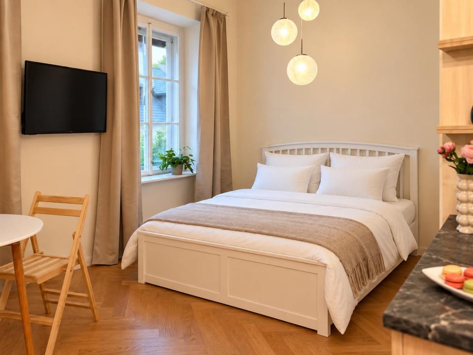 Bed, TV and multimedia, Living room, Bedroom