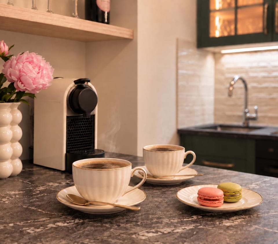 Coffee/tea facilities, Kitchen or kitchenette, Photo of the whole room, Dining area