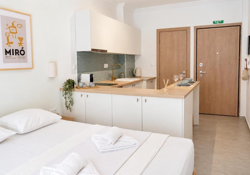Bed, Kitchen or kitchenette, towels