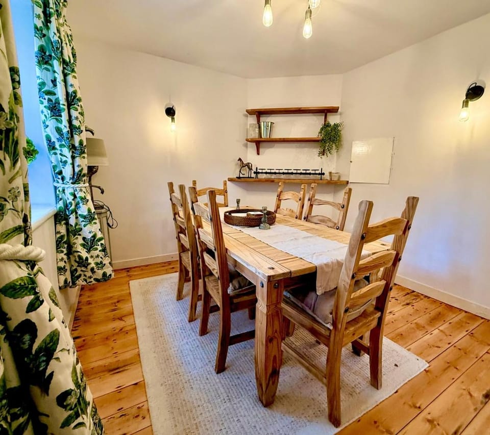 Hampshire Cottage in Hartley Wintney House in England