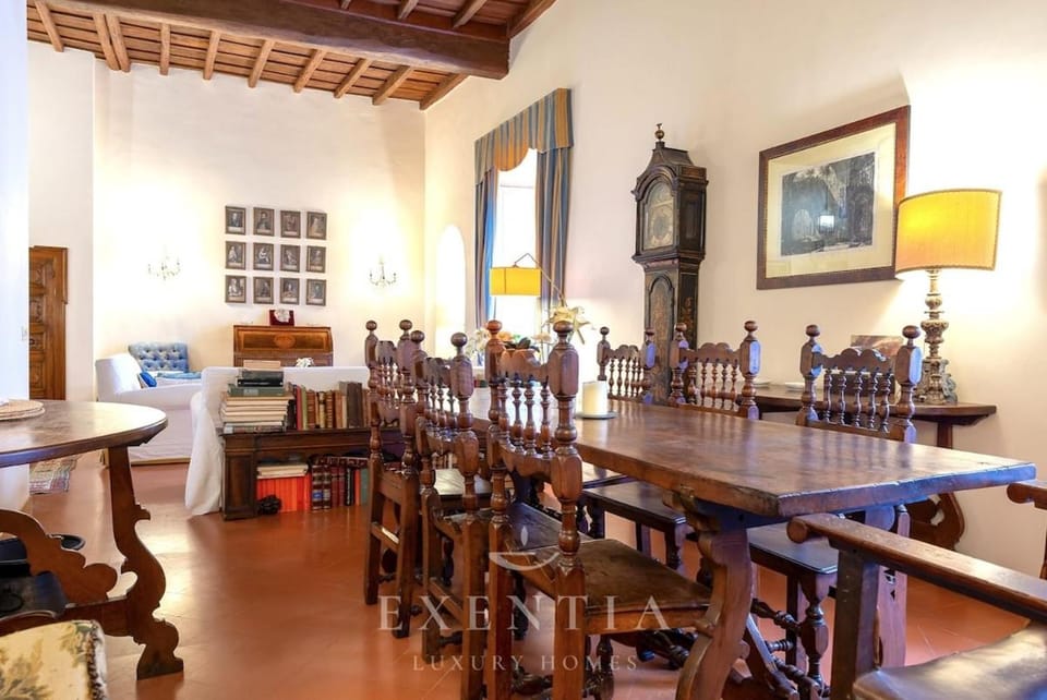 Piazza Navona Luxury Apartment in Historic Palazzo Apartment in Rome