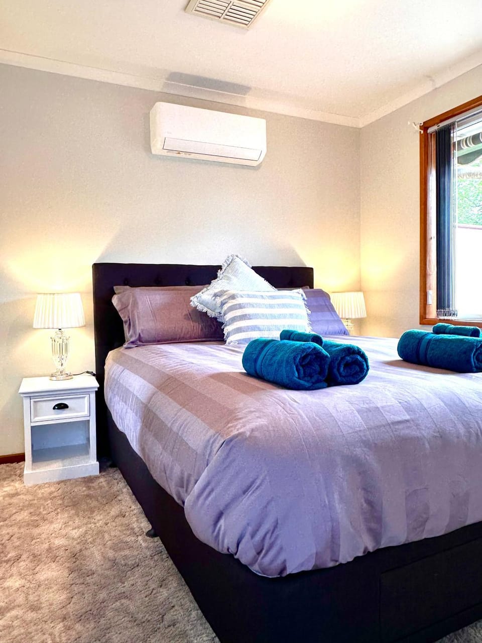 Bedroom, towels, air conditioner