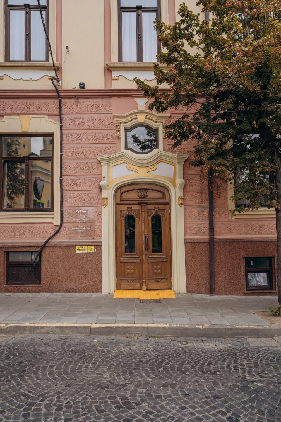 Facade/entrance