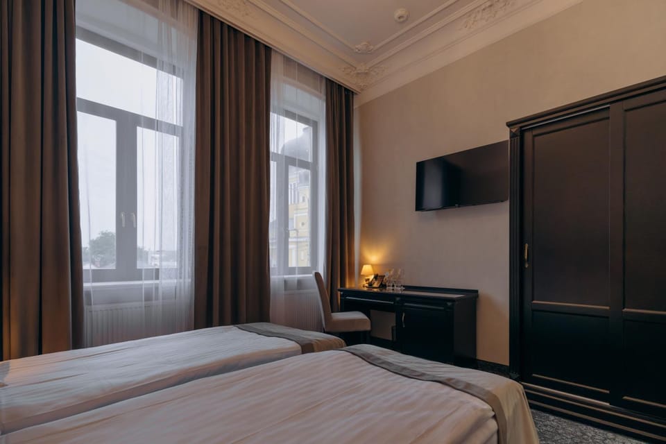 Bed, TV and multimedia, Photo of the whole room, Bedroom, wardrobe