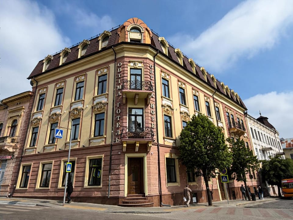 Property building, Facade/entrance, Location
