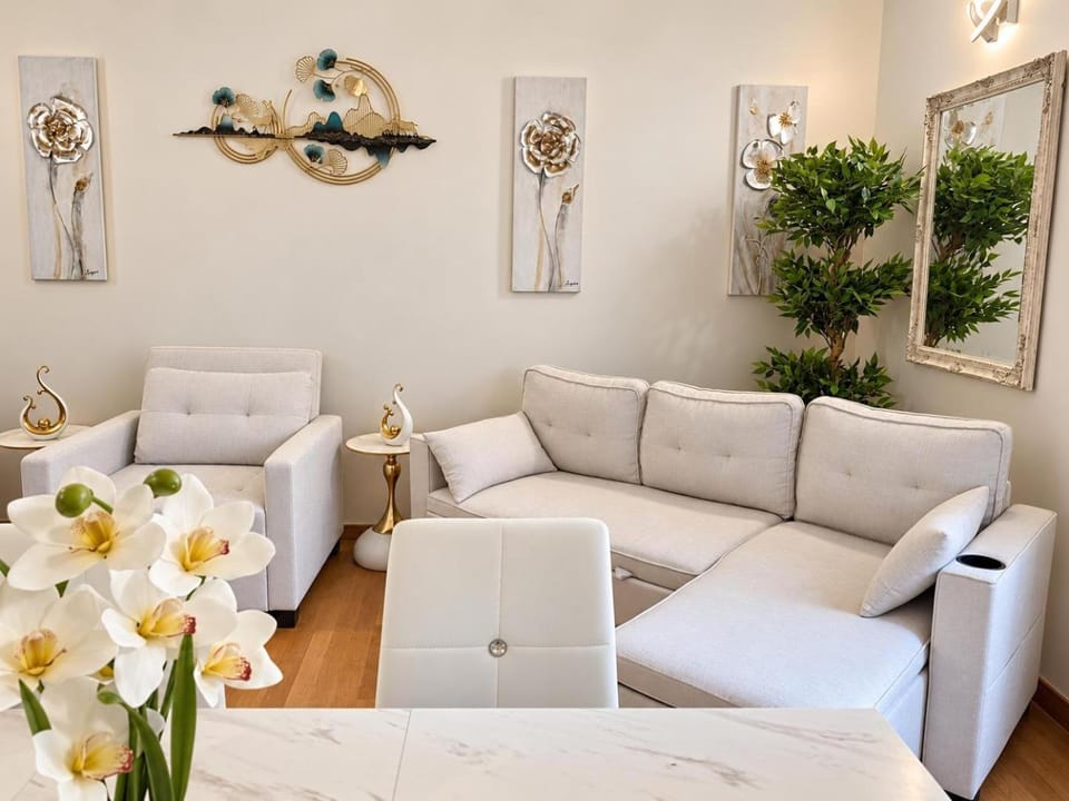 Living room, Decorative detail, Seating area