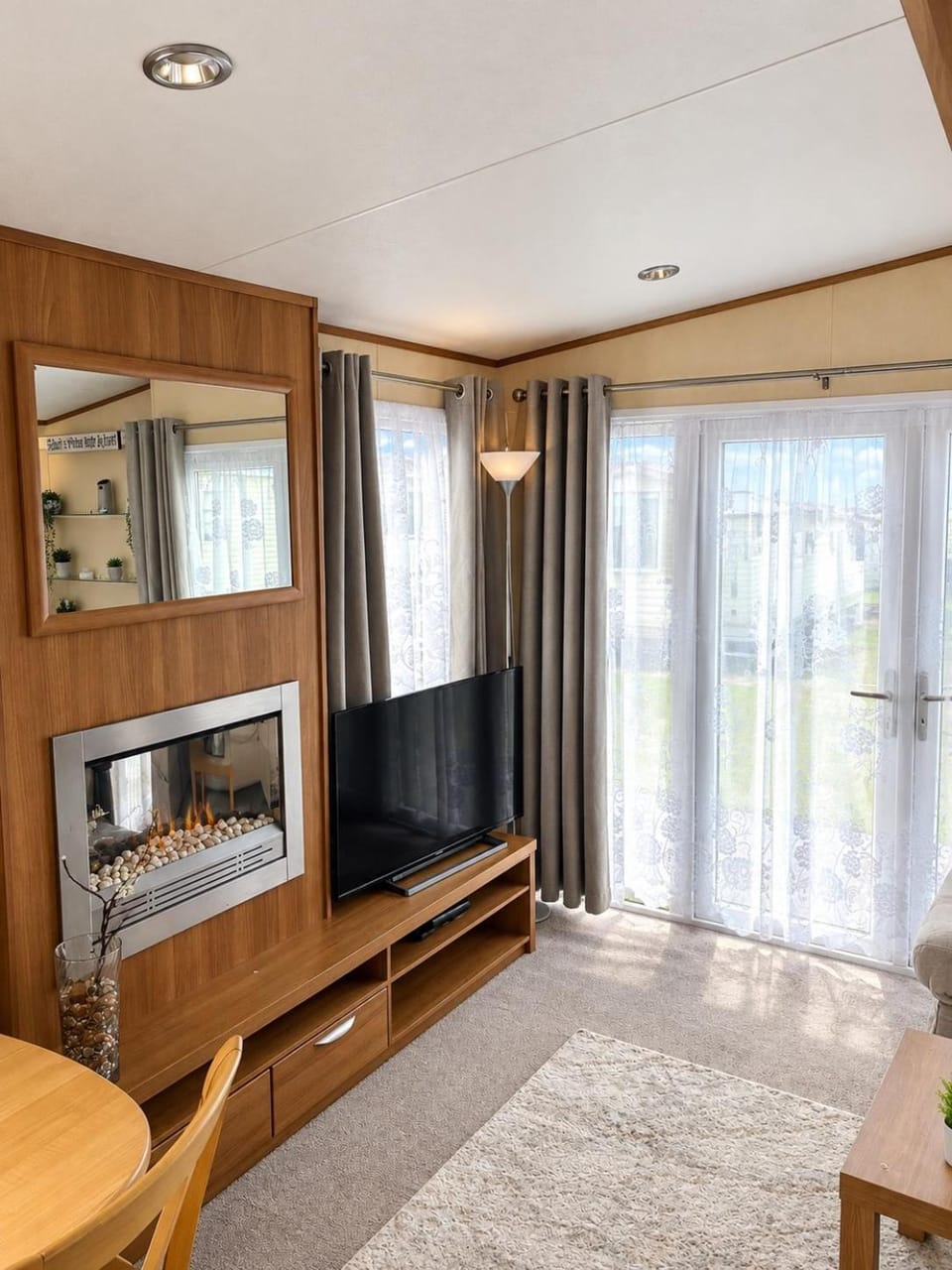 Happy Days Caravan Park - D&J Holiday Home - Sleeps 8 - Towyn Nature lodge in Towyn