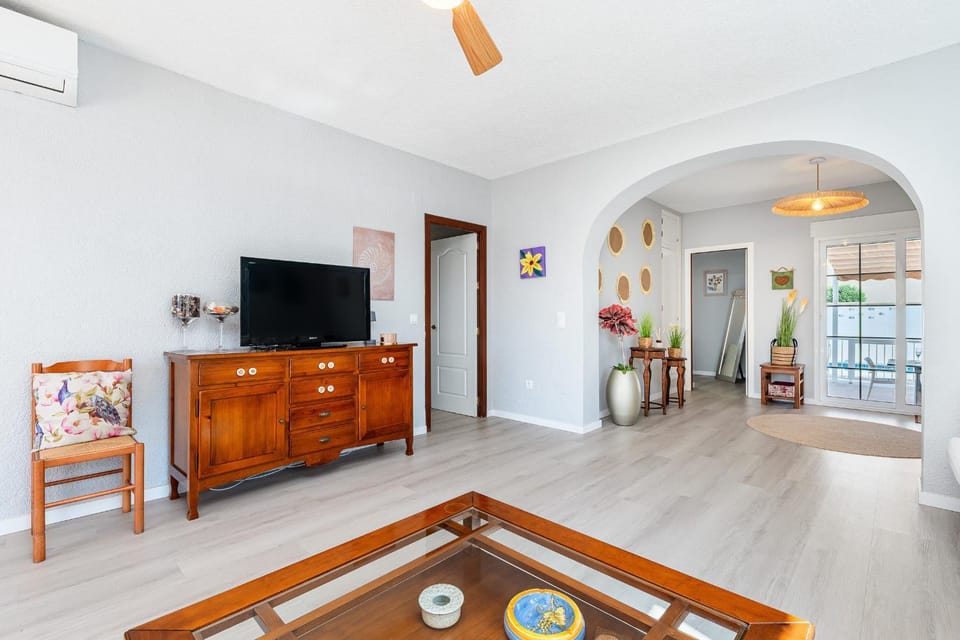Communal lounge/ TV room, Living room