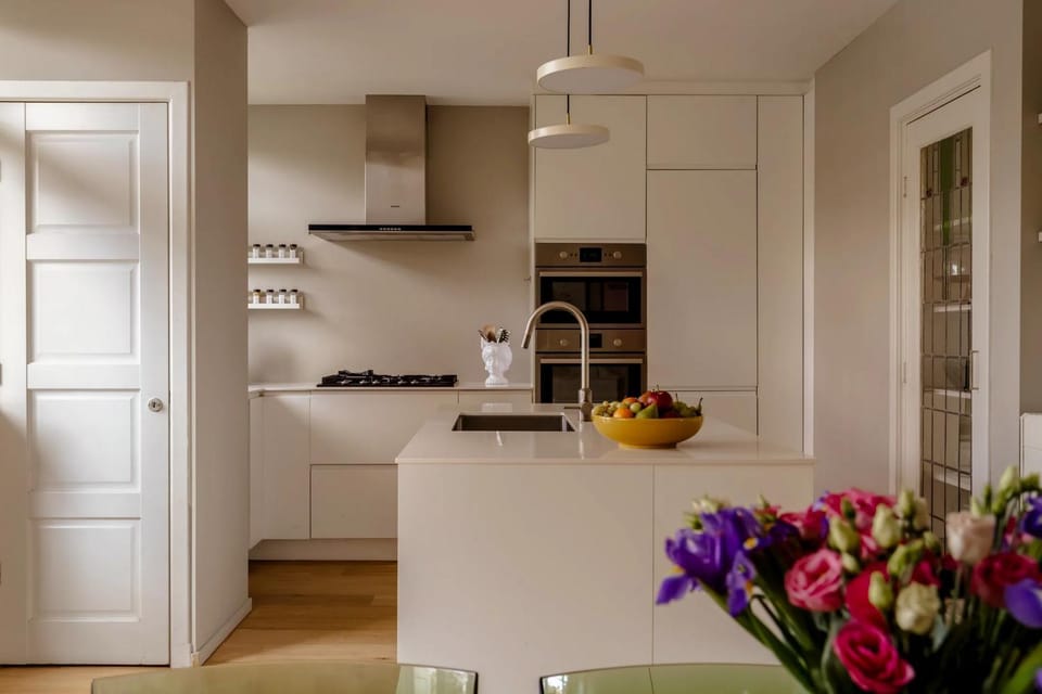 Coffee/tea facilities, Dining area, stove