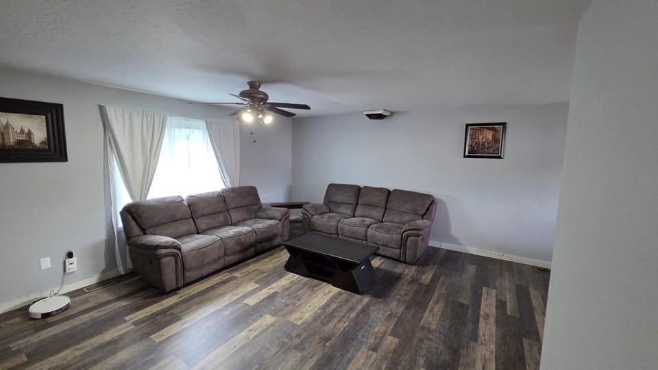 Living room, Photo of the whole room, Seating area
