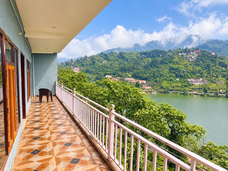 Day, View (from property/room), Balcony/Terrace, Lake view, Mountain view