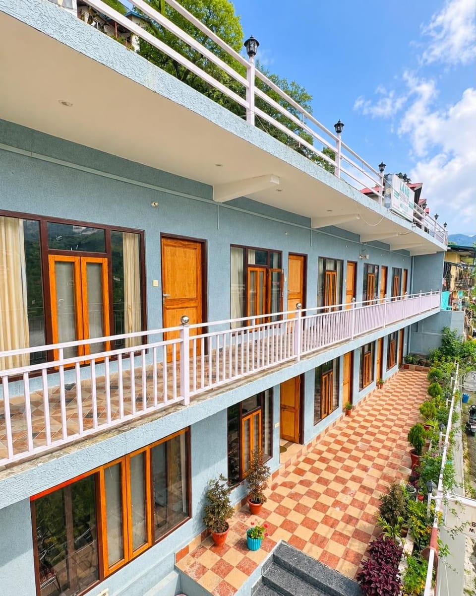 Property building, Day