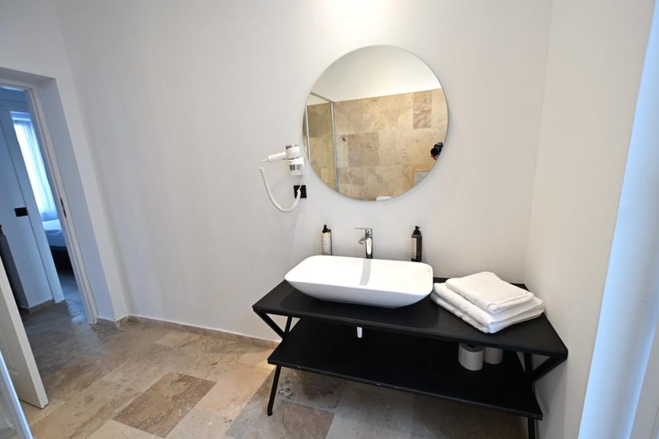 Bathroom, towels