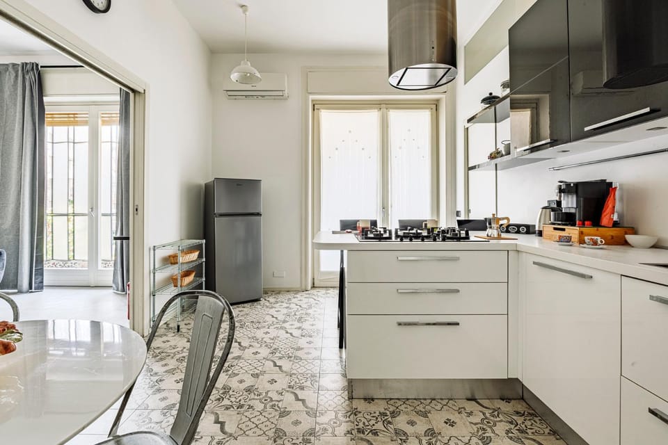 Kitchen or kitchenette, Dining area, air conditioner