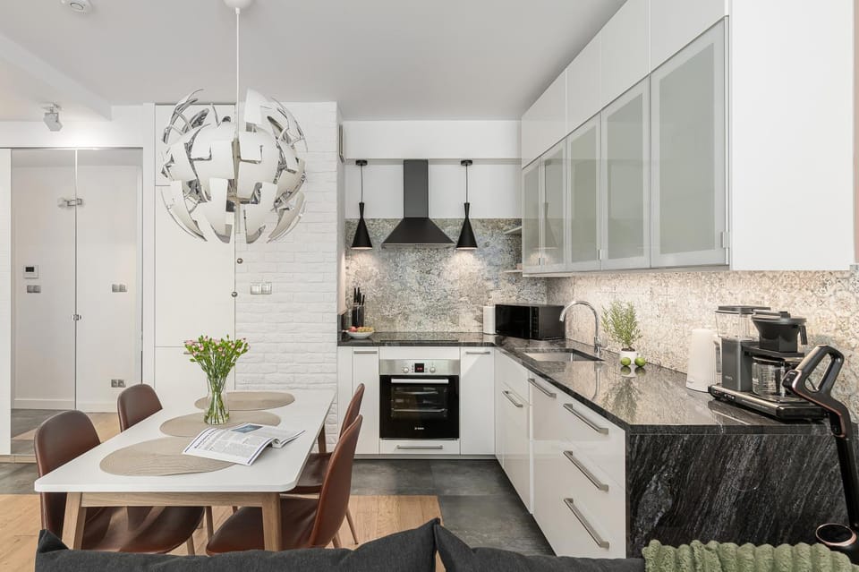Kitchen or kitchenette, dishwasher