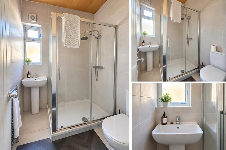 Shower, Toilet, towels