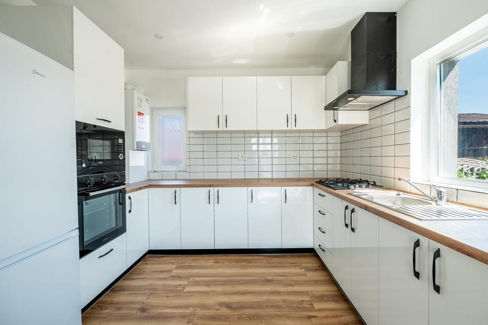 Kitchen or kitchenette, Communal kitchen