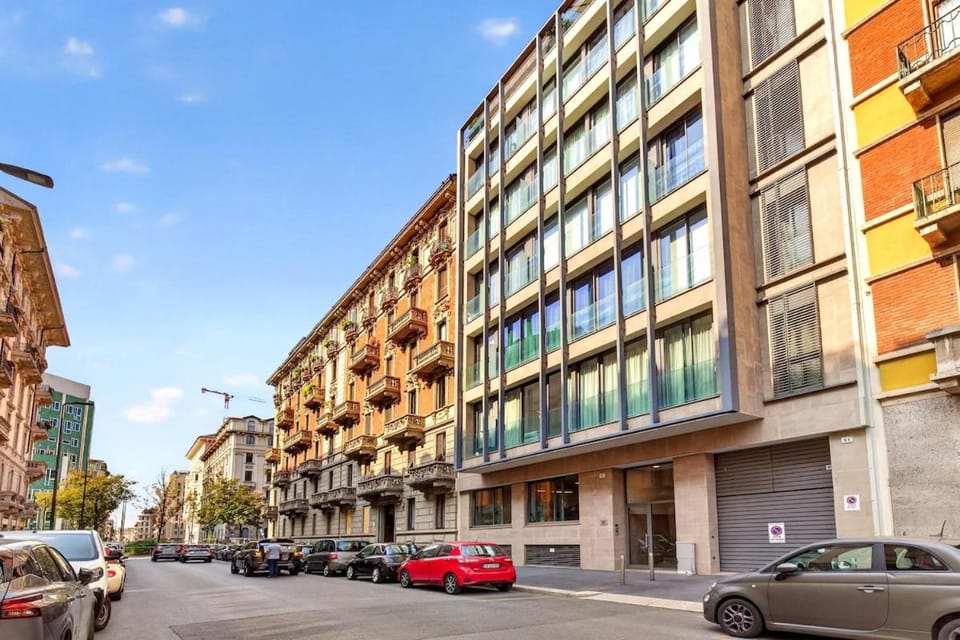 Property building, Neighbourhood, City view, Street view, Location, Parking