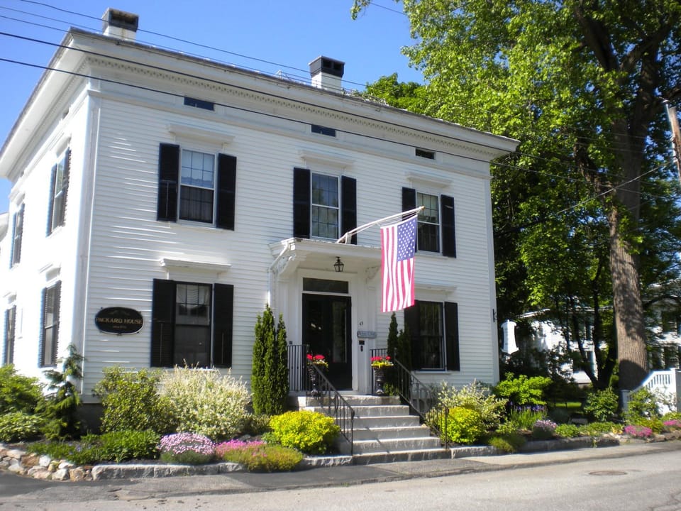 Facade/entrance, Spring, Day, Area and facilities